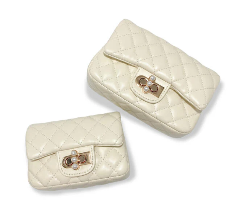B1337I - Cream Pearl Closure Quilted Purse