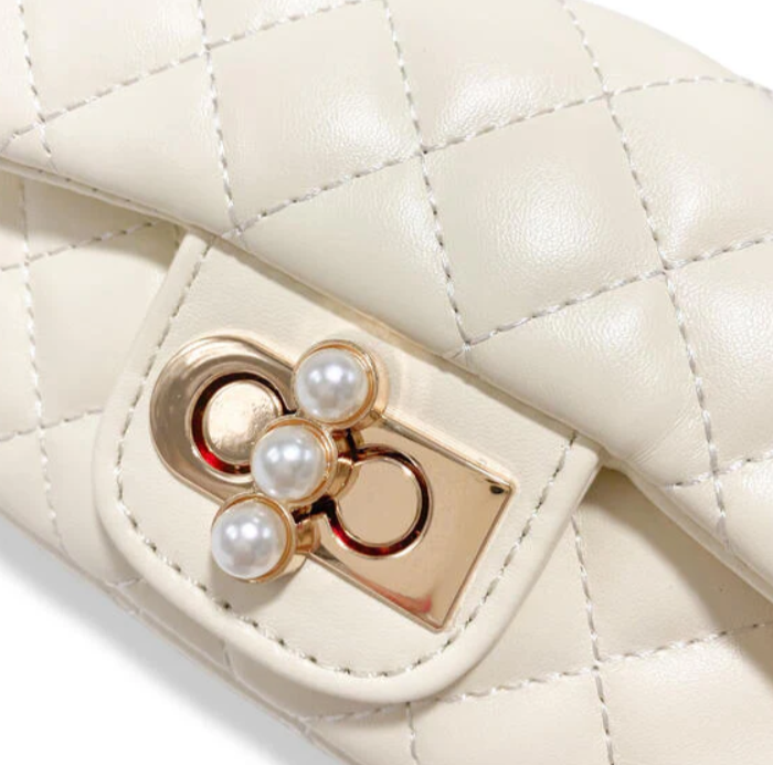B1337I - Cream Pearl Closure Quilted Purse