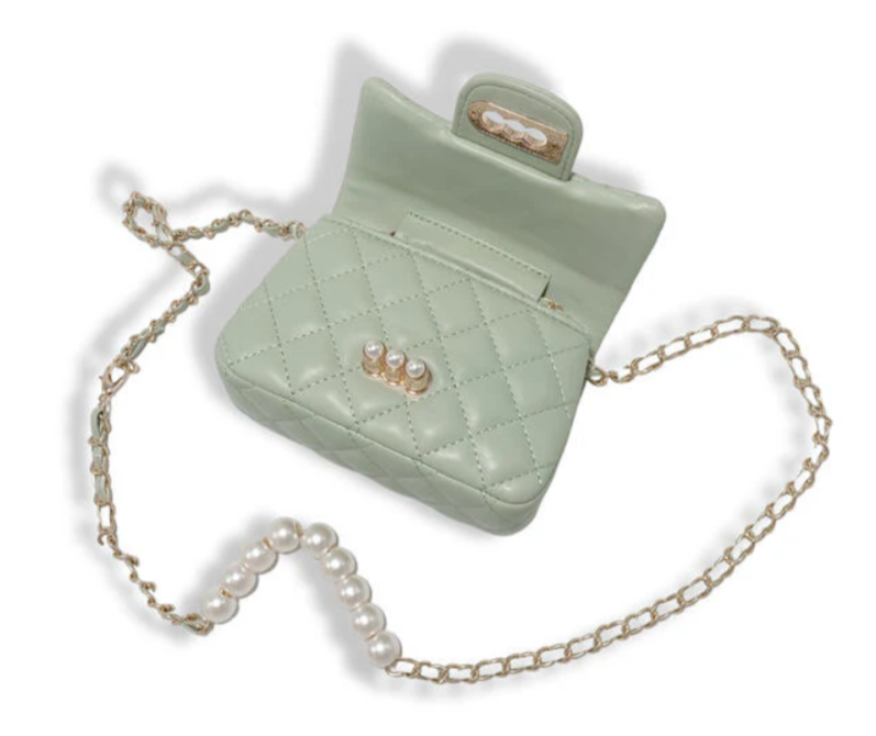 B1337I - Monedero acolchado con cierre de perla color crema