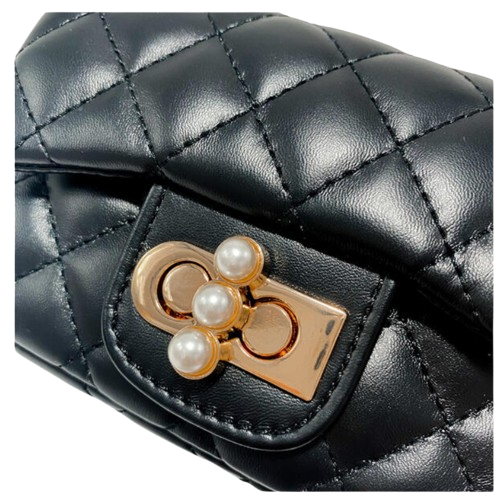 B1337B - Pearl Closure Quilted Purse