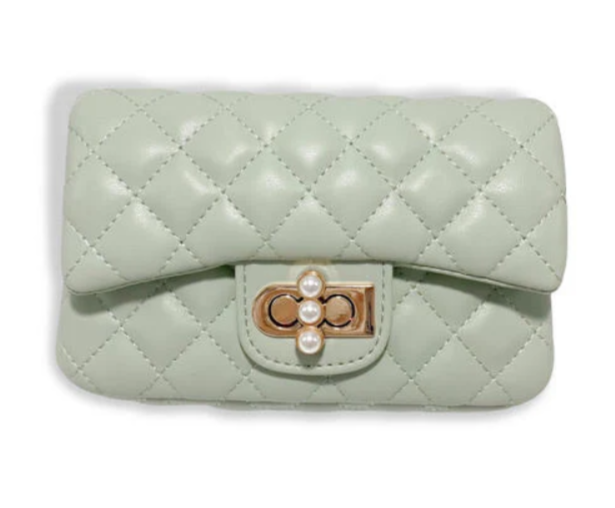 B1337I - Monedero acolchado con cierre de perla color crema