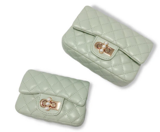 B1337T - Pearl Closure Quilted Purse