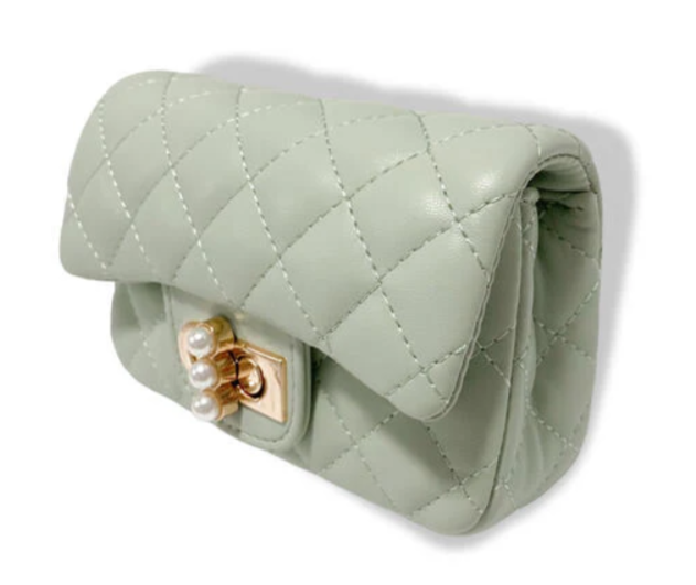 B1337I - Monedero acolchado con cierre de perla color crema