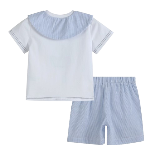 LC3806 - Conjunto de camiseta blanca con diseño de velero y pantalones cortos de seersucker azul de Lil Cactus