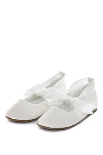 KDBS005 - Shoes w/ Ribbon Tie White Cadiz Boutique